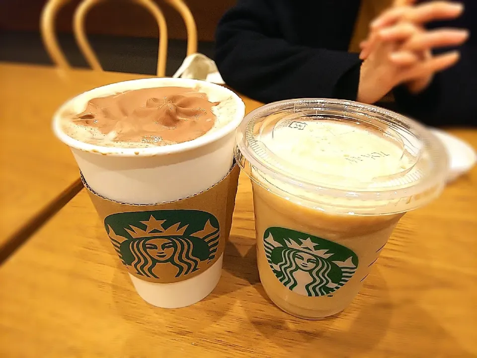 チョコレートムースｗラテ
コーヒーフラペチーノ

STARBUCKS|∞aya∞さん