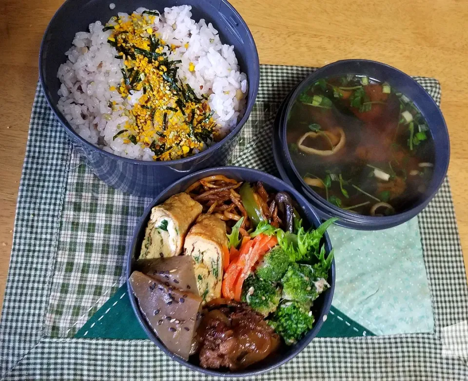 Snapdishの料理写真:丸型温かお弁当~🎵|ポロポロさん