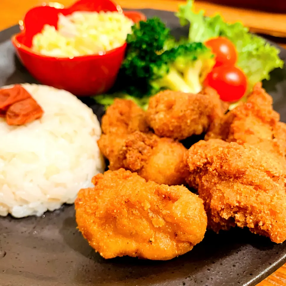 ワンプレートごはん🍚鶏唐揚げ・コールスローサラダ・コーンスープ|いちごさん