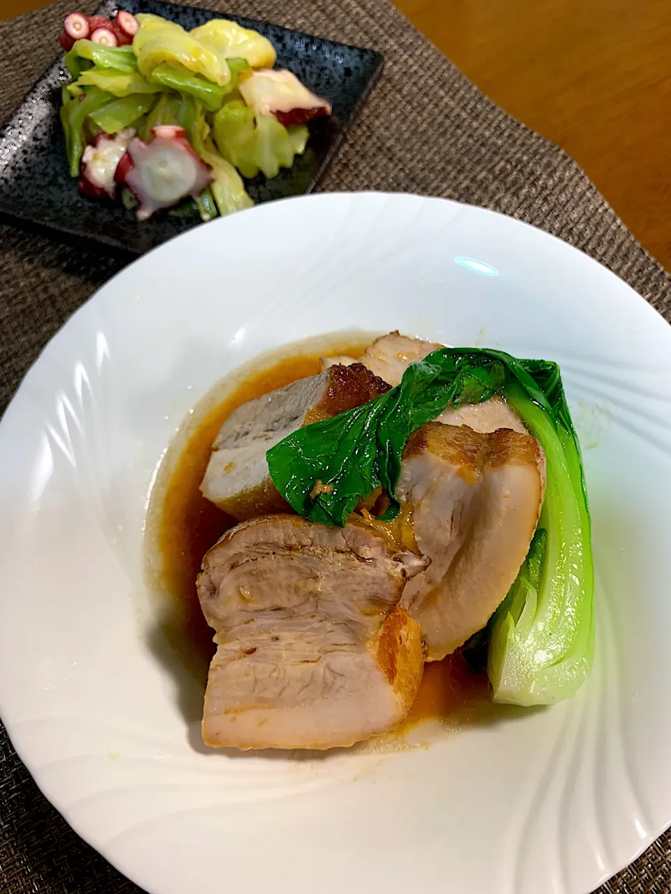 炊飯器で作る角煮とキャベツとタコのサラダです。|レモンさん