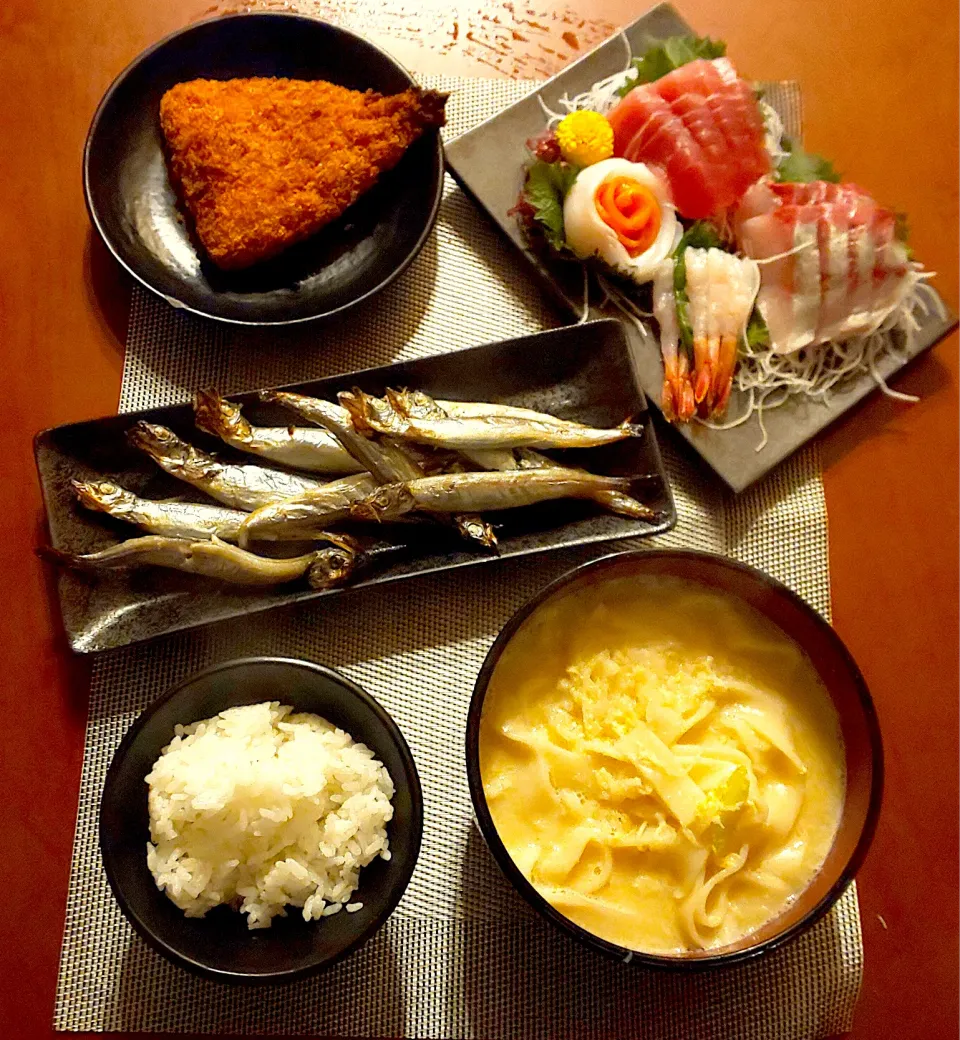 Today's Dinner🍴 お刺身5種<ｶﾝﾊﾟﾁ･甘海老･鮪･烏賊&ｻｰﾓﾝ>･子持ちししゃも･白飯 for Son  鰺ﾌﾗｲ･きしめんおろし卵うどん for daughter|🌈Ami🍻さん