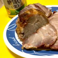 もらいもののチャーシューをつまんで