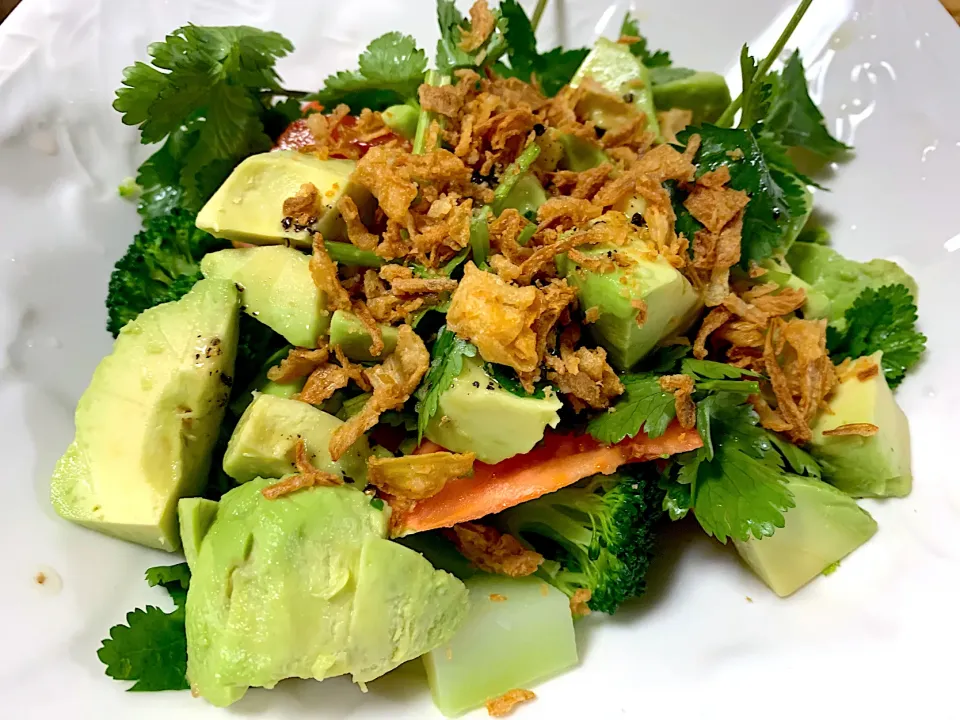 Fresh salad with sesame oil dressing|yeni kartikasariさん