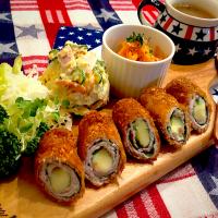 豚肉しそチーズ巻きフライのプレート(^○^)ポテトサラダ、人参サラダ、ベーコンと野菜のスープを添えて〜♪( ´▽｀)