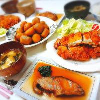 夕食(^ー^)
チキンカツ&サラダ
銀だら煮
里芋煮っころがし
お味噌汁(大根、ワカメ、豆腐)
