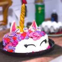 Snapdishの料理写真:White unicorn cake|Diego Hernandezさん