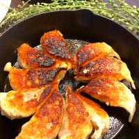 今更ですが、スキレット19cm買った‼️スキレット餃子💕