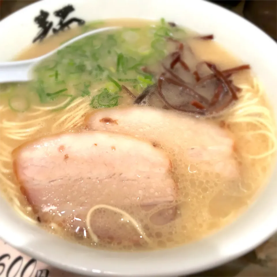 Snapdishの料理写真:とんこつラーメン|Yas Nakさん