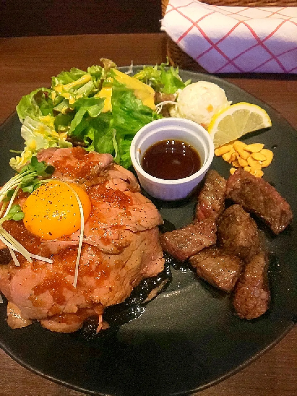 ローストビーフ丼とハラミステーキ|KIAさん