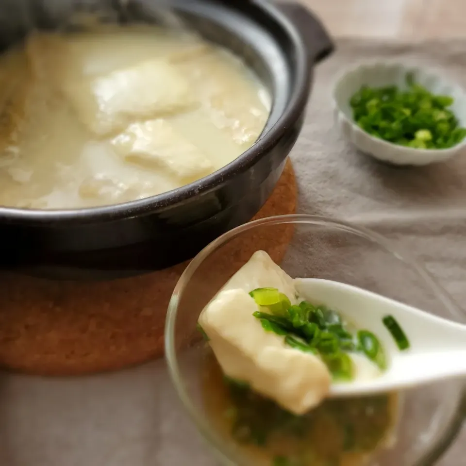 温泉豆腐　ヨッチャンレシピだよ
とろとろ湯豆腐お家で簡単！
重曹で造ろう

〆にお楽しみがあるよ～🎶|みるくここあさん