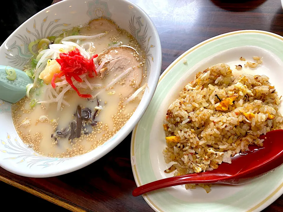 博多ラーメンと半炒飯|にゃあ（芸名）さん