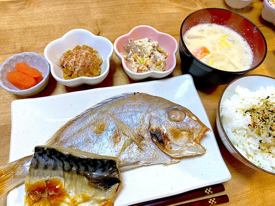 鯛とサバの干物定食🍚|かおちゃんさん