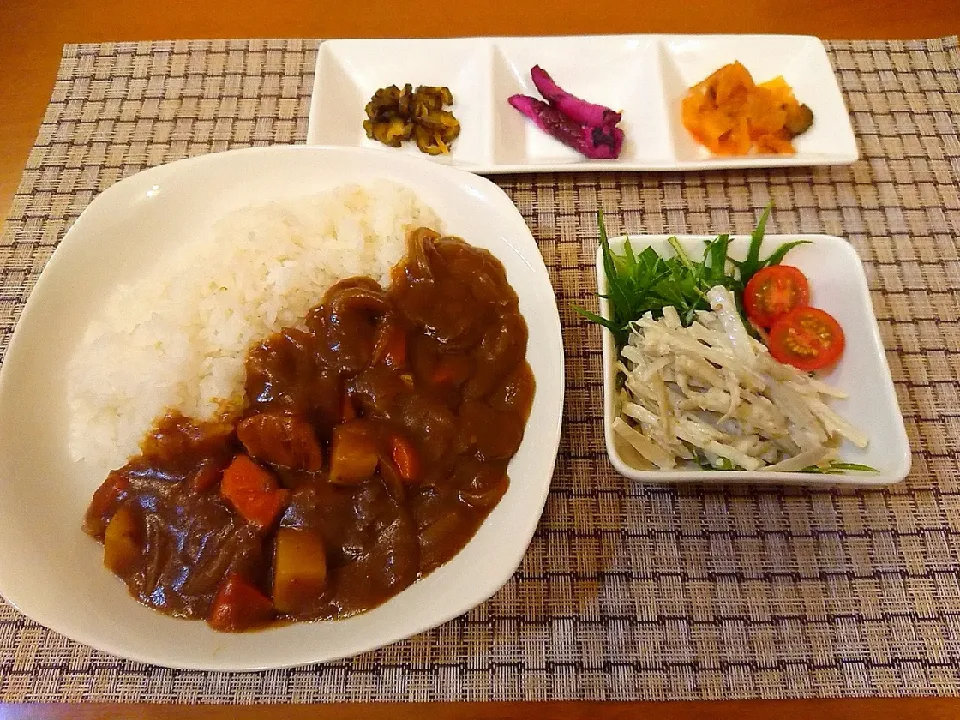 ☆チキンカレー
☆ゴボウサラダ
☆漬け物三種|chikakoさん