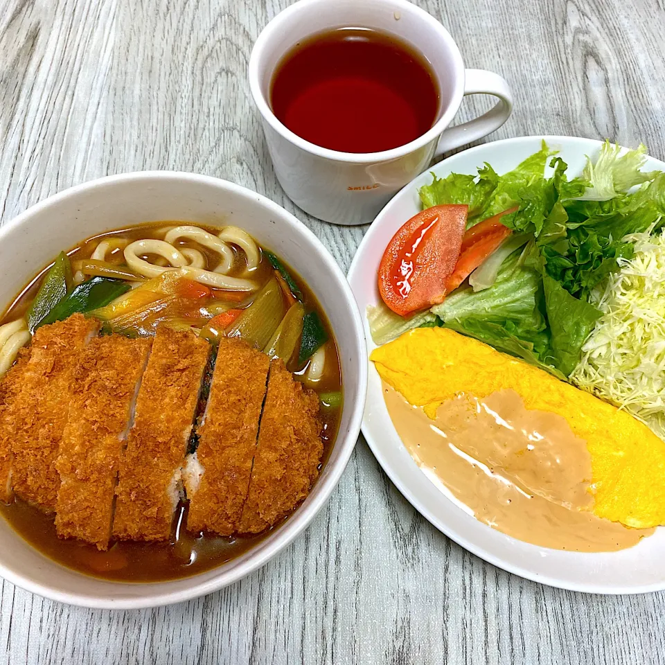 カツカレーうどんとオムレツ|まみっこさん