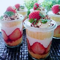イチゴのグラスショートケーキ