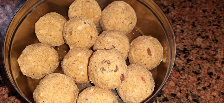 besan ka ladoos|Sanjana Prakashさん