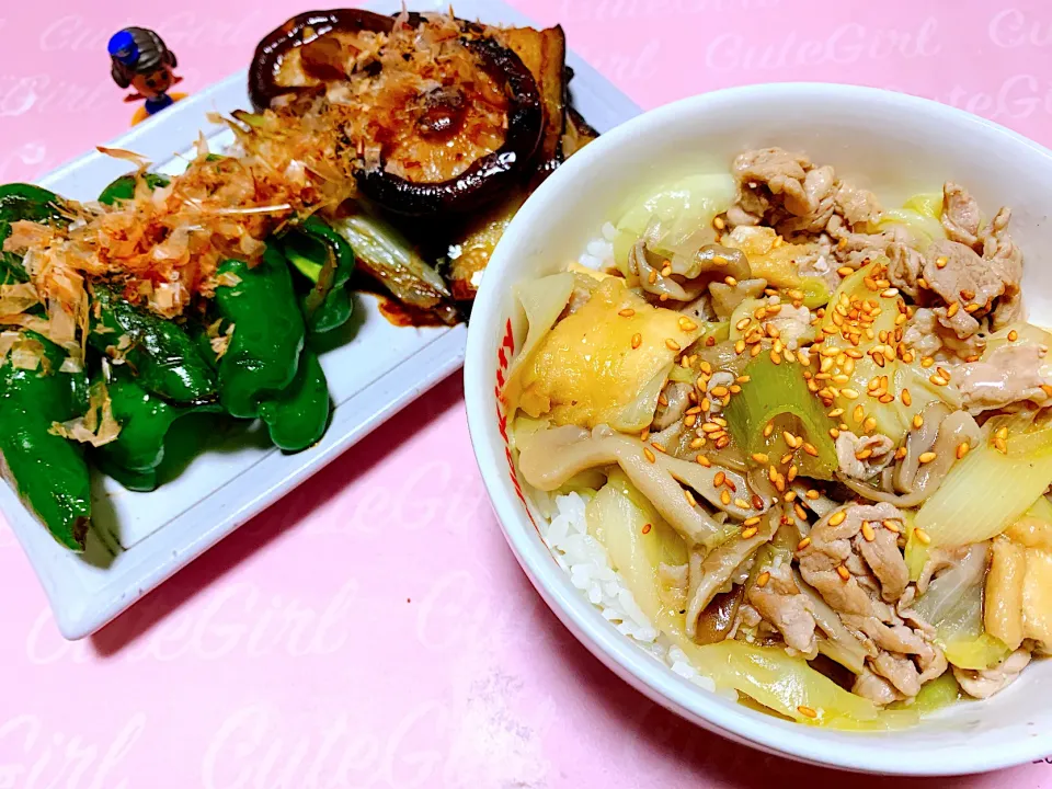 八宝菜丼とピーマンとしいたけの醤油炒め🍄|くろねこっく🐈‍⬛さん