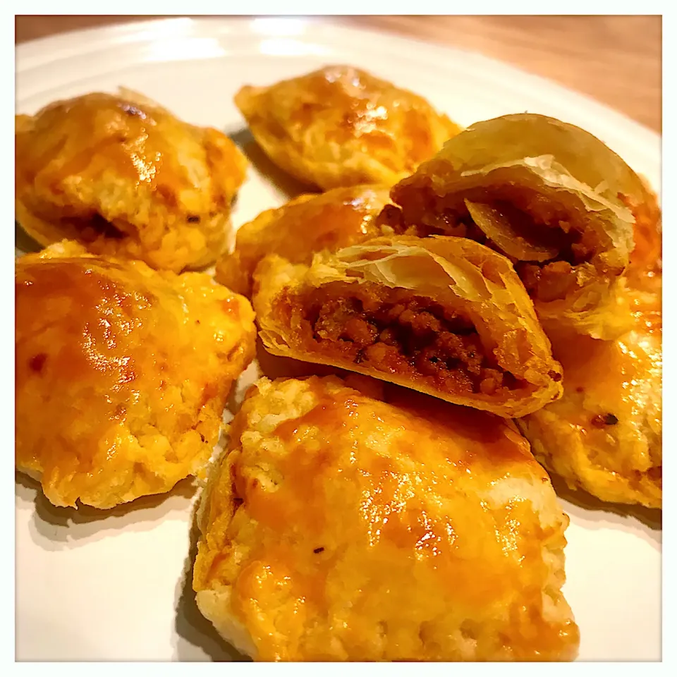 Snapdishの料理写真:ひとくちミートパイ。Bite-sized meat pies|toyamadaさん