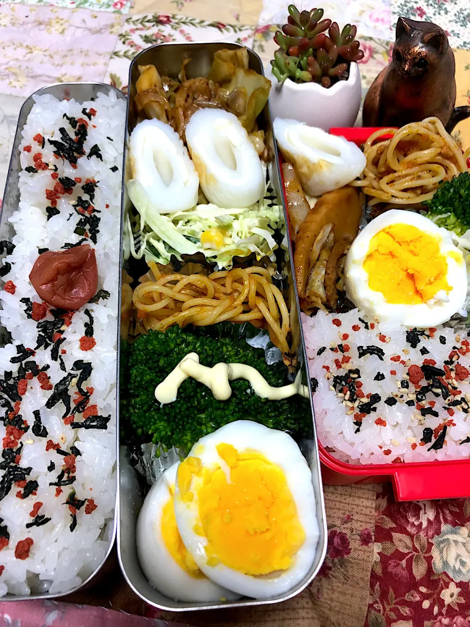 Snapdishの料理写真:回鍋肉　コールスロー　ミートソーススパ　チーちく　ブロッコリー🥦 弁当|Kumiko Kimuraさん