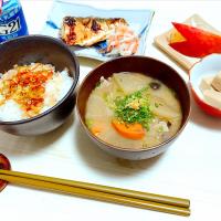 寒い日は豚汁で決まりっ♪( ⁎ᵕᴗᵕ⁎ )