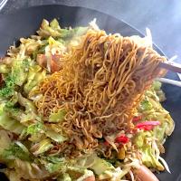 キャベツソース炒め焼きそばのせて