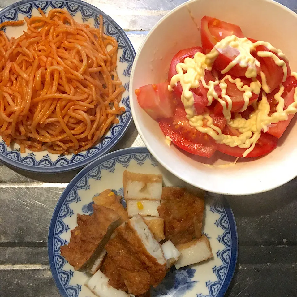 ナポリタン　具材が無くパスタ🍝だけ　トマト🍅マヨネーズ　天ぷらお湯で似ただけです。#ナポリタン#トマト|あきさん