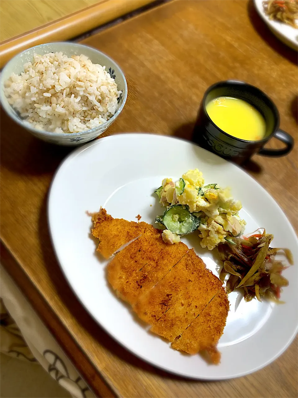 Snapdishの料理写真:チキンカツ・ポテトサラダ・きんぴらごぼう・もち麦ご飯|ちびろ菌さん