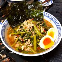 シャキシャキ空芯菜と豚ひき肉のピリ辛味噌ラーメン🍲♨♪♪
