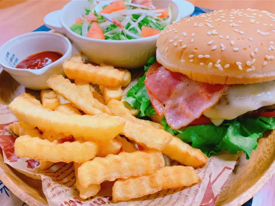 ハンバーガープレート🍔🍟✨|nacchan♪さん