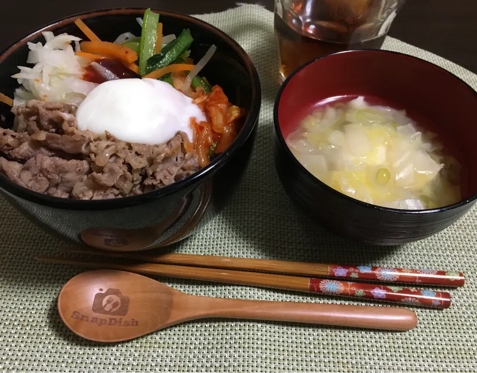 とろ〜り半熟たまごのせビビンバ🇰🇷と長ネギと白菜のスープ|ちぐあささん