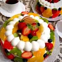 フルーツ断面ケーキ♪( ´▽｀)ホントは2つのケーキは重ねられて2段だったんだけどそのままでは冷蔵庫で保管できなくて誰の目にも触れることなく分解されました(´-ω-`)