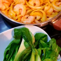 KING PRAWN WITH BEAN SPROUTS AND PAK CHOI.|taurean66さん