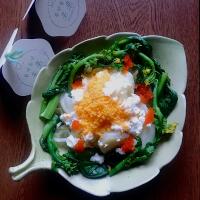 キャベツの芯や中心葉と菜の花のミモザサラダ