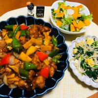 「酢鷄」と「もやしとニラの玉子炒め」と「サラダ」