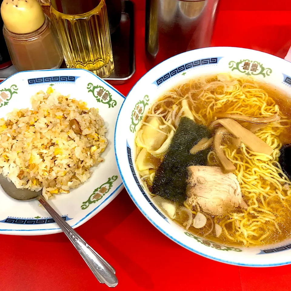 Snapdishの料理写真:神保町　中華そば伊峡　半炒ワンタン麺　750|Noriyuki Saitoさん