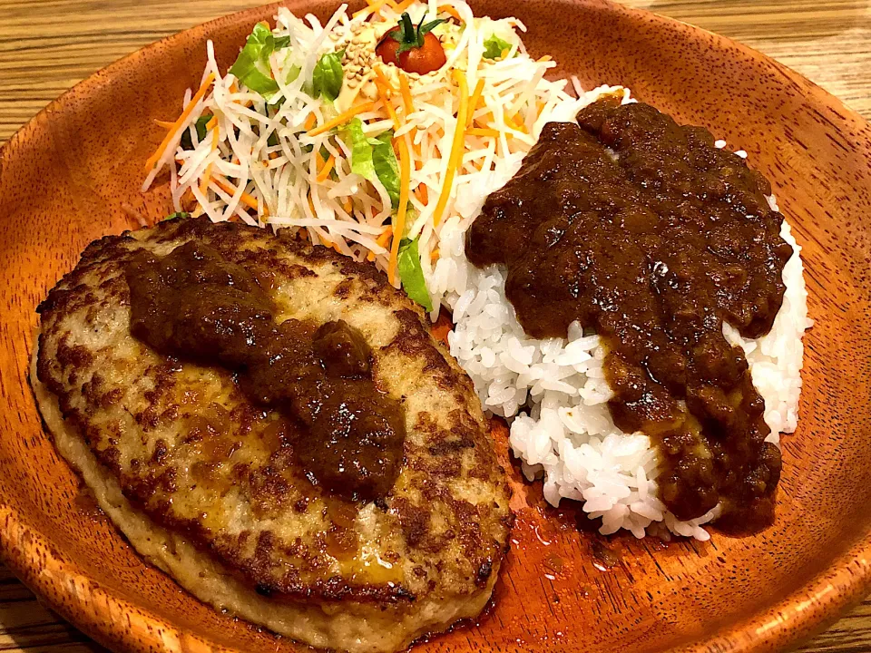 B.D.のレギュラーバーグディッシュランチ200gにちょいがけカリー🍛|ゆうじ.さん