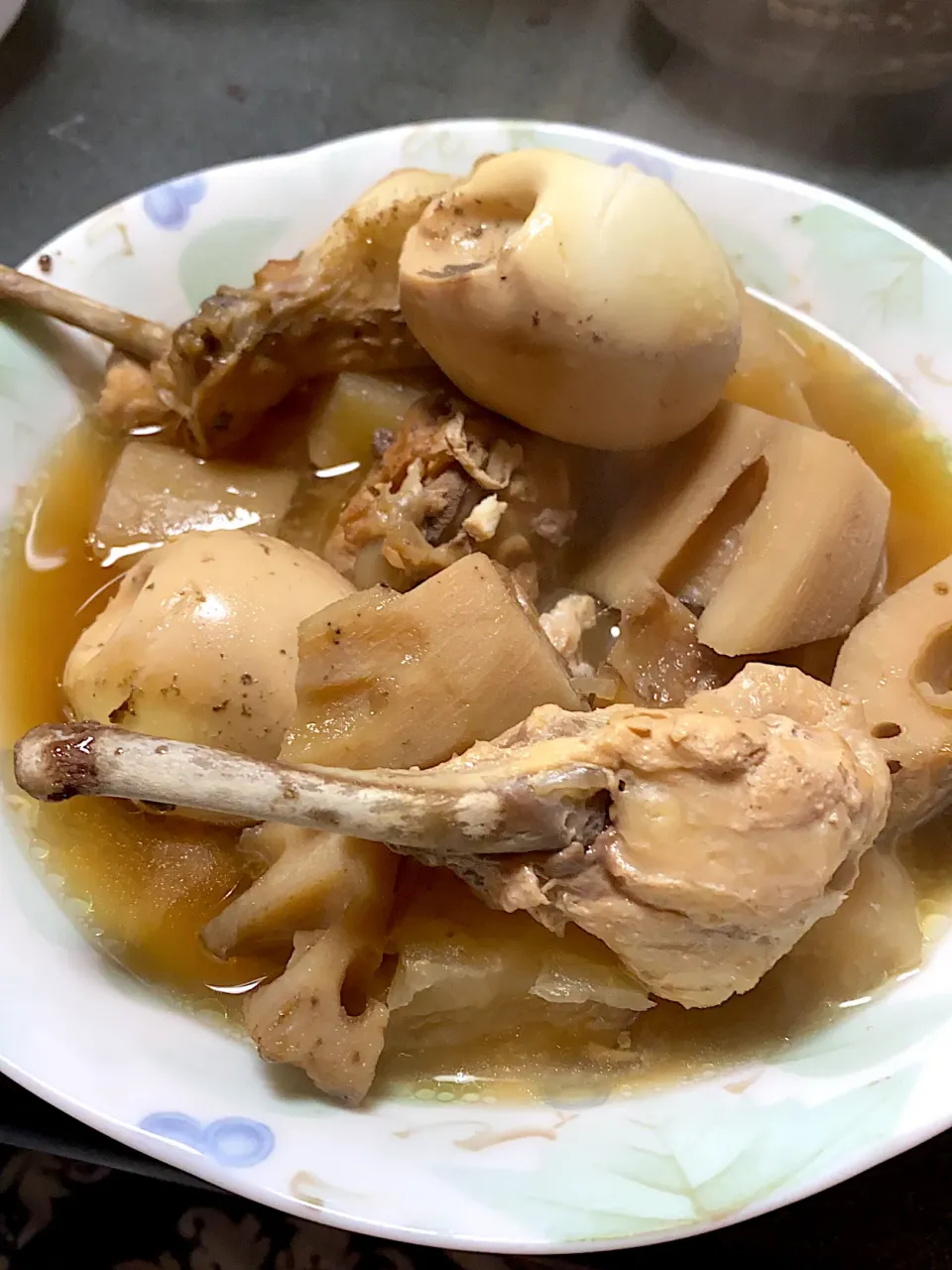 Snapdishの料理写真:鶏と根菜の煮物|あおいさん