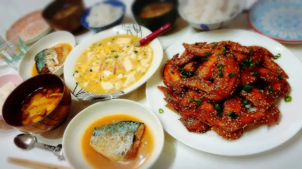 夕食(^ー^)
名古屋風手羽先
さばの味噌煮
カニカマと卵と豆腐の中華あんかけ
お味噌汁(なめこ、厚揚げ豆腐)|プリン☆さん