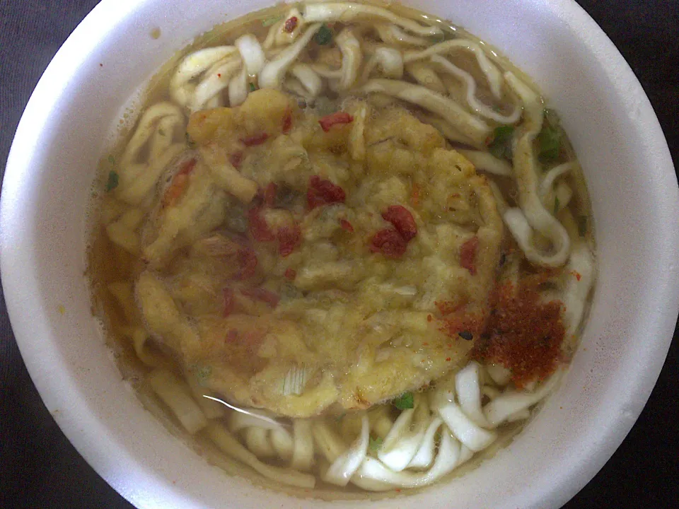 Snapdishの料理写真:どん兵衛 鬼かき揚げ天ぷらうどん|ばーさんさん