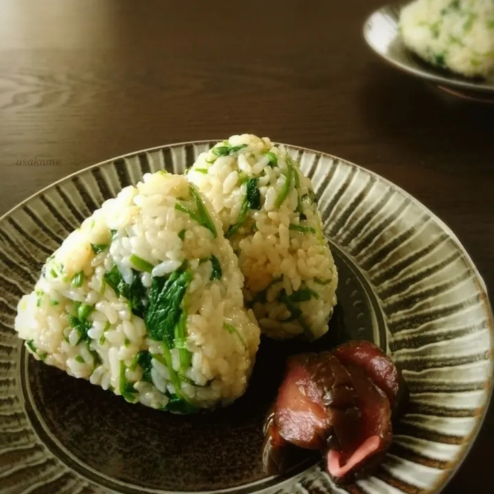 nonさんの 母の味。セリご飯おにぎり|うさかめさん