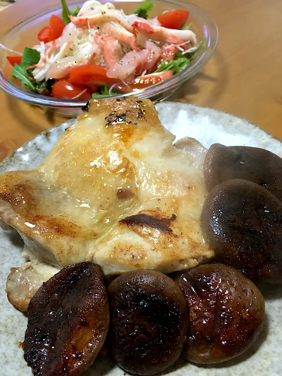 昨日の晩ゴハン(●☌◡☌●)チキングリルと鯛のカルパッチョ|さくたえさん