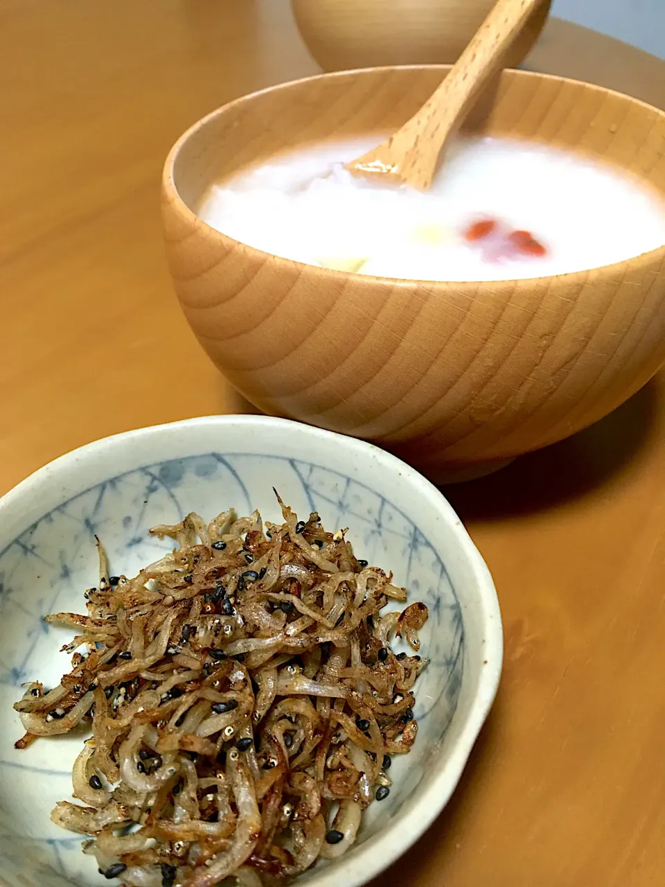 Snapdishの料理写真:朝ごはん🥣百合根と銀杏、クコの実のお粥〜じゃこの黒酢炒めを添えて。(๑❛ัᴗ❛ั๑) Ⱡ~ Ɩ  ̶̅ ƕ ♬|さくたえさん