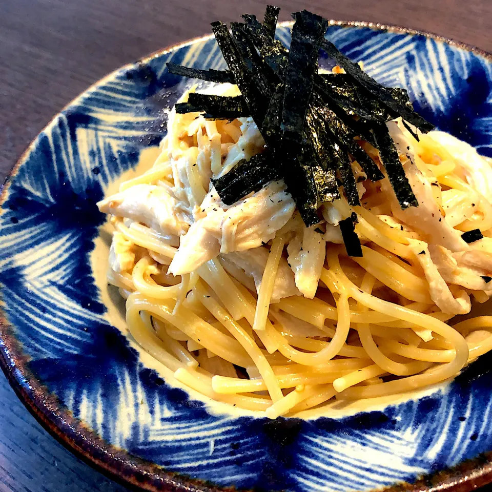 ギムレットさんの料理 ランチに、和風ツナパスタを頂きます🎵
めんつゆ、味ぽん、ラー油とマヨネーズで和えました😋🎉👍|モスグリーンさん