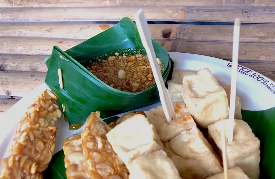 Tempe & Fried Tofu @ ธรรมธุรกิจ, BKK|Chalinee Kalyanamitraさん