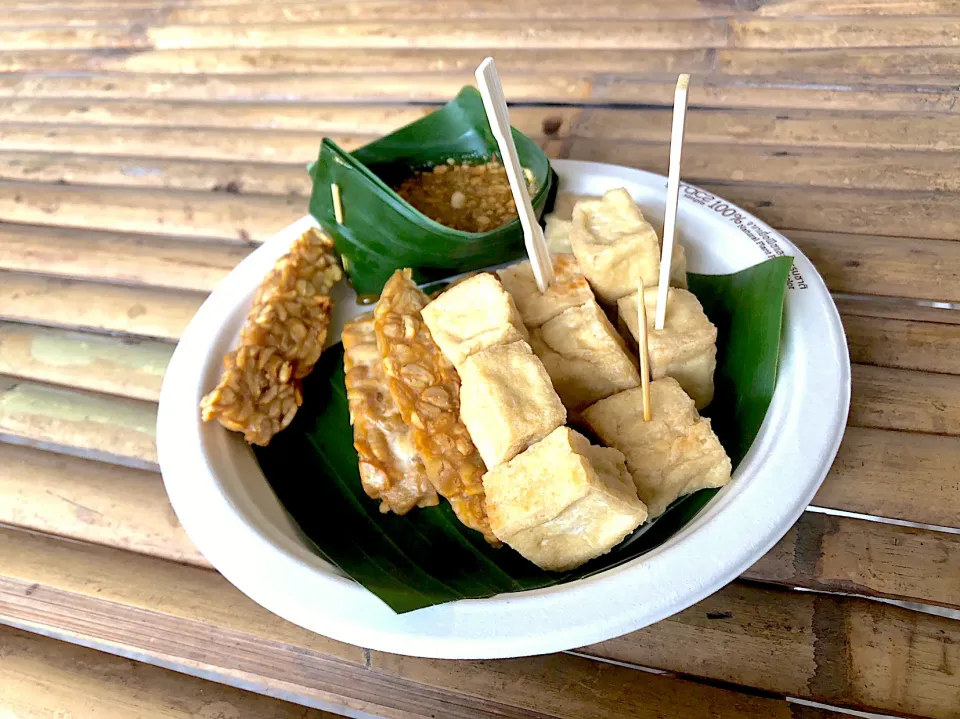 Tempe & Fried Tofu @ ธรรมธุรกิจ, BKK.|Chalinee Kalyanamitraさん