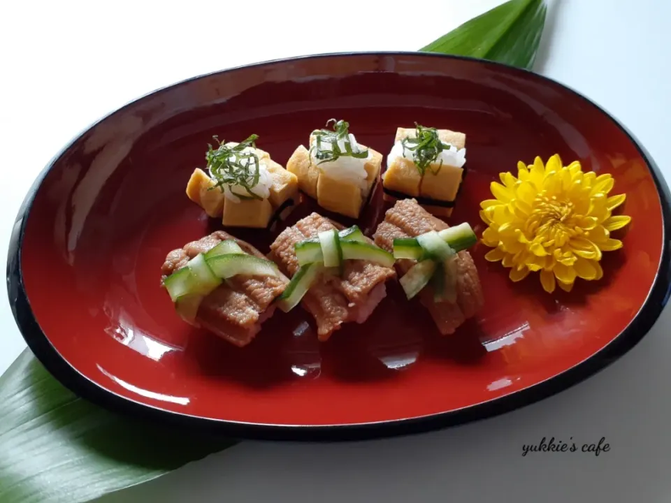 Snapdishの料理写真:穴子の煮つめと玉の小寿司🍣|ぐぅぐママ（Yukkie）さん