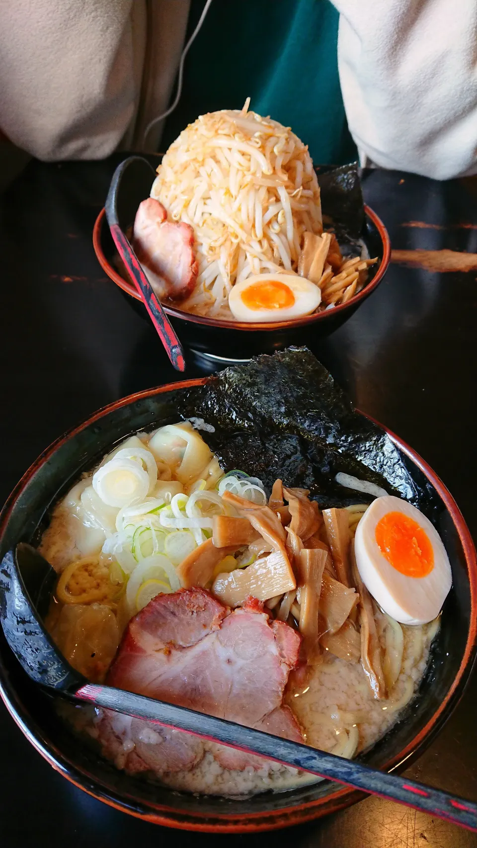 もやしラーメンとワンタンラーメン🍜|ユミさん