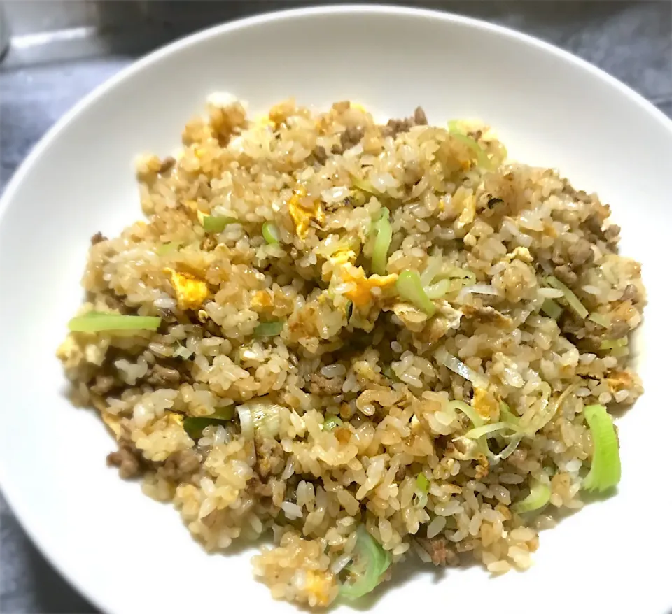 今夜は、焦がし醤油の挽肉チャーハンを頂きます😋🎵👍|ギムレットさん