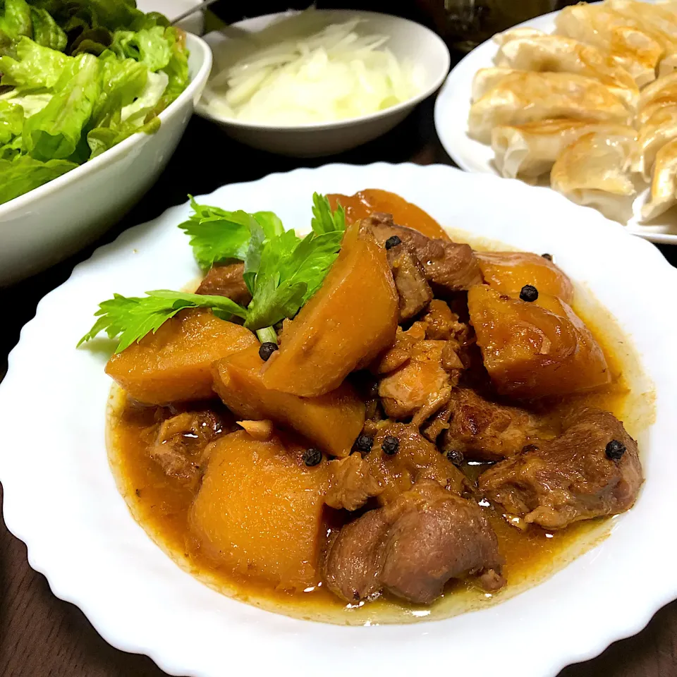 Pork, chicken and potato adobo|Laarni Nabongさん