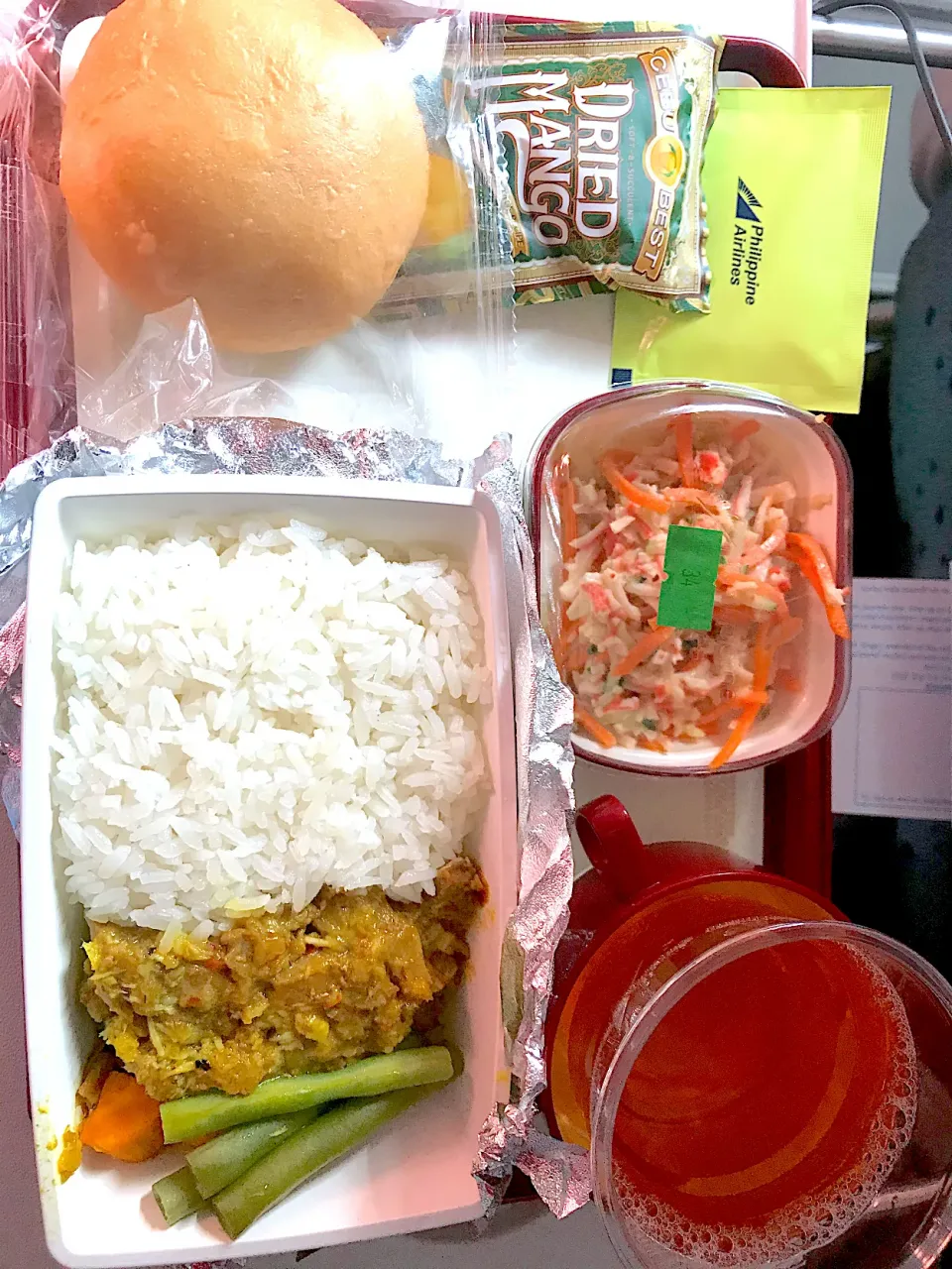 Curry beef rice, salad, bread & tomato juice|Sky Blueさん